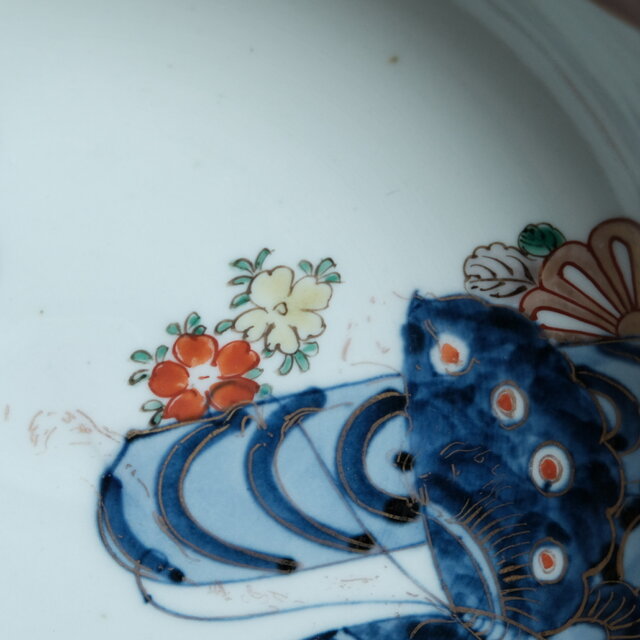 花と鶴と蝶々◇伊万里 花蝶文赤絵金彩浅型大鉢 碗 骨董・antiques 器