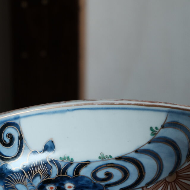 花と鶴と蝶々◇伊万里 花蝶文赤絵金彩浅型大鉢 碗 骨董・antiques 器