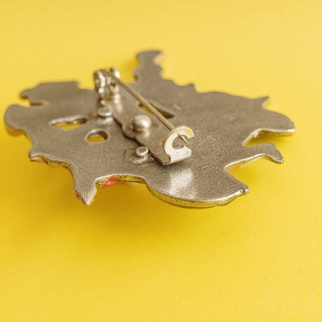 Kuhn 楽隊のヴィンテージブローチ ピューター | iichi 日々の暮らしを