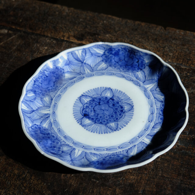 六つの紫陽花◇線描きで素敵。伊万里 紫陽花文染付線描き七寸中皿 骨董