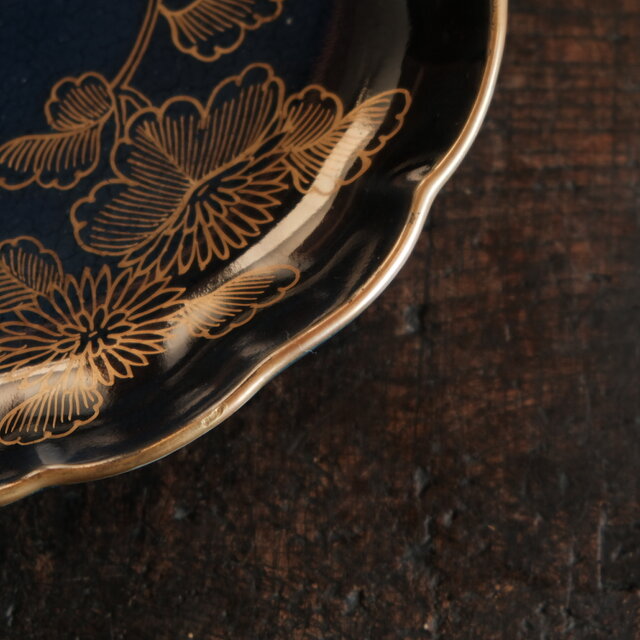 瑠璃釉で素敵◇草花と蝶々。伊万里 瑠璃釉花蝶文七寸中皿 骨董