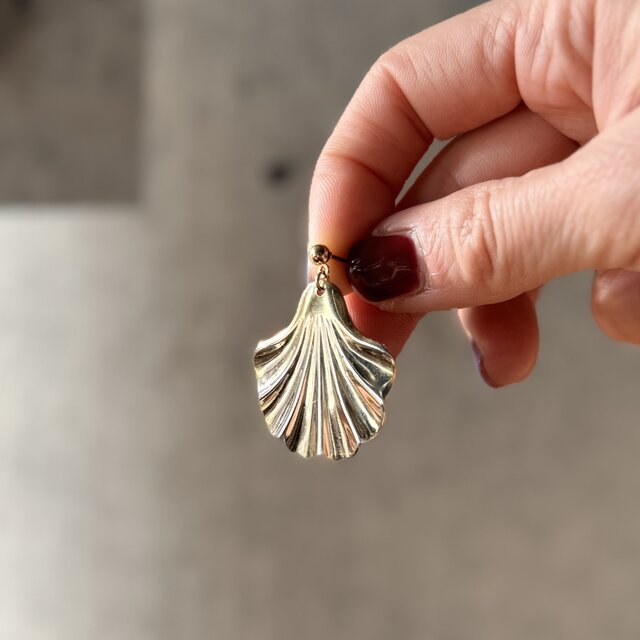 P742-ヴィンテージピアス U.S.A. Polished Gold Tone Seashell Plate