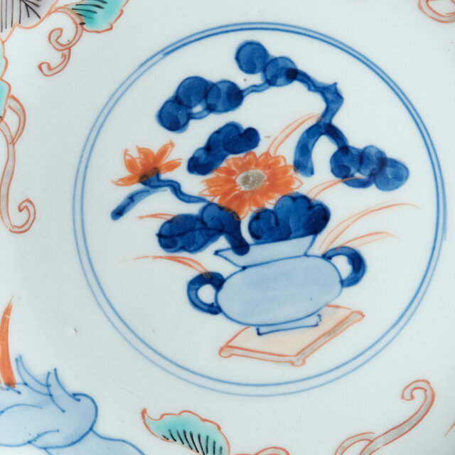 見込みに花籠◇桐と鳳凰。伊万里 花文赤絵金彩中皿 骨董・antique 古
