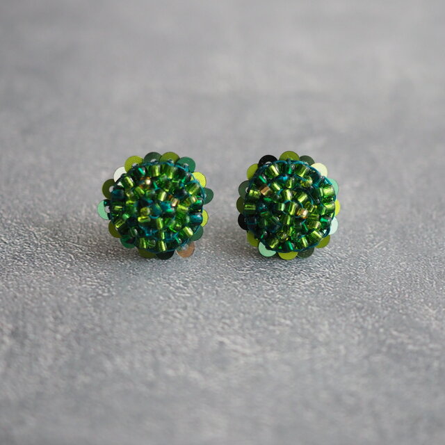 グリーン　一粒　ピアス　イヤリング　ハンドメイド round粒々プチフリル（グリーン）ピアス/イヤリング【受注】 | iichi