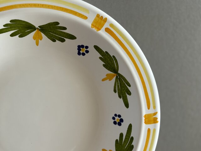 南フランスの工房で作られた温もりあふれる絵皿 | iichi 日々の暮らし