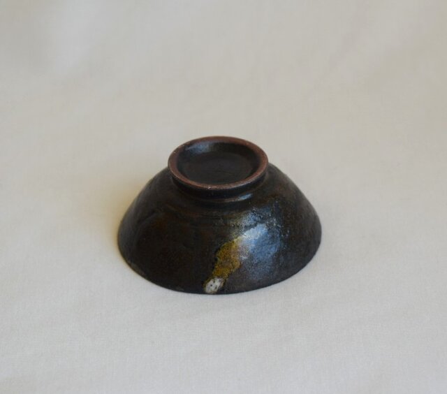 黒釉金滴窯変酒杯 | iichi 日々の暮らしを心地よくするハンドメイドや