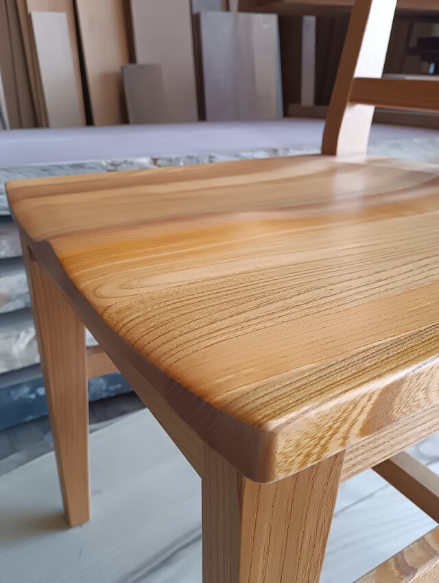 欅のダイニングチェア | iichi 日々の暮らしを心地よくする