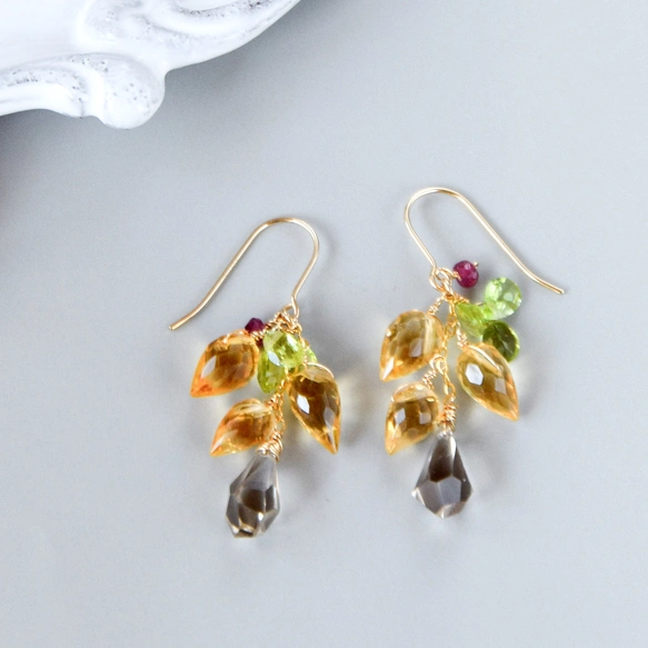 春告げの花蕾 ― 陽光 シトリン × ペリドット × ルビーピアス14kgf 