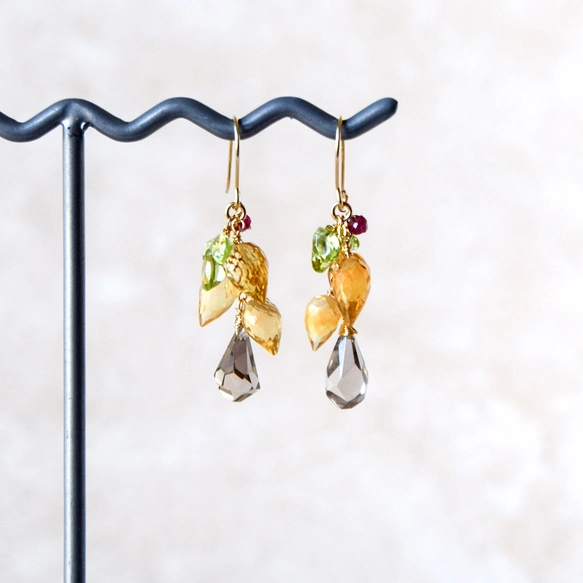 春告げの花蕾 ― 陽光 シトリン × ペリドット × ルビーピアス14kgf 