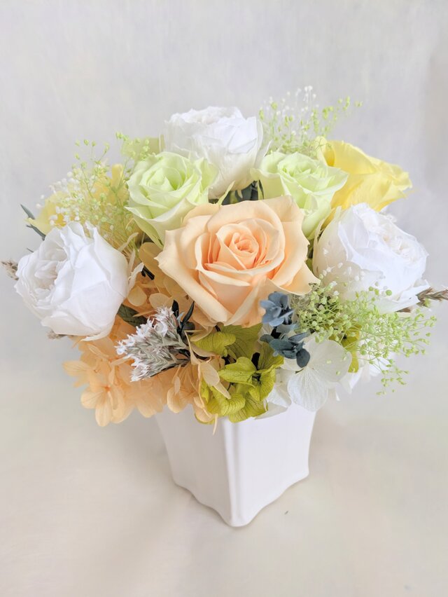 ホワイト陶器花瓶 カーネーションアレンジ 【公式ショッピングサイト】