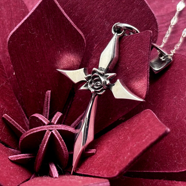 十字架ネックレス 薔薇 シルバー925 ゴシック 送料無料 | iichi 日々の