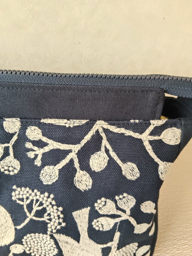 点と線模様製作所　バードガーデン　白✖ネイビーのショルダー 点と線模様製作所 bird garden 白×ネイビーのショルダー | iichi 日々