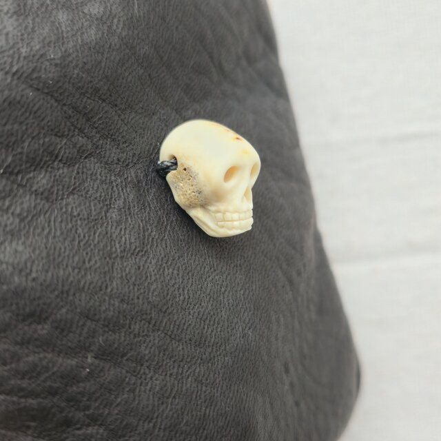 鹿革のシガレットケース 鹿角スカルボタン | iichi 日々の暮らしを