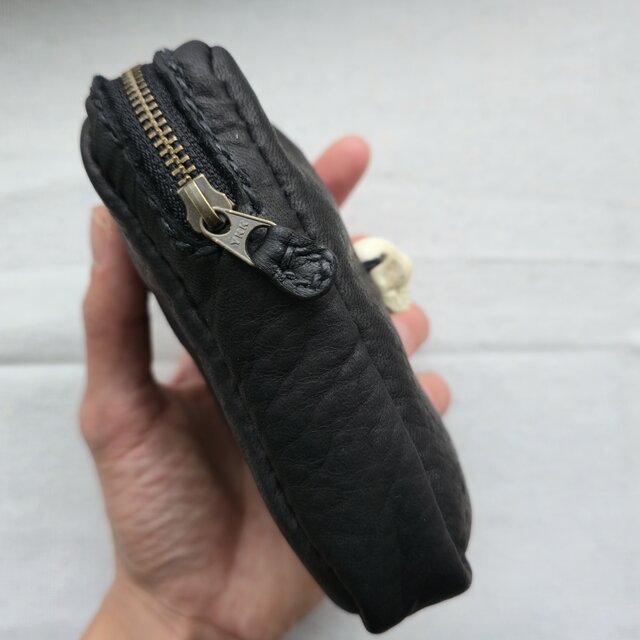 鹿革のシガレットケース 鹿角スカルボタン | iichi 日々の暮らしを