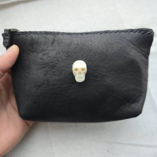 鹿革のポーチ 鹿角スカルボタン | iichi 日々の暮らしを心地よくする