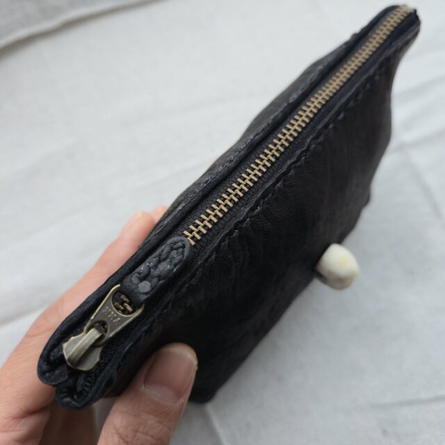 鹿革のポーチ 鹿角スカルボタン | iichi 日々の暮らしを心地よくする