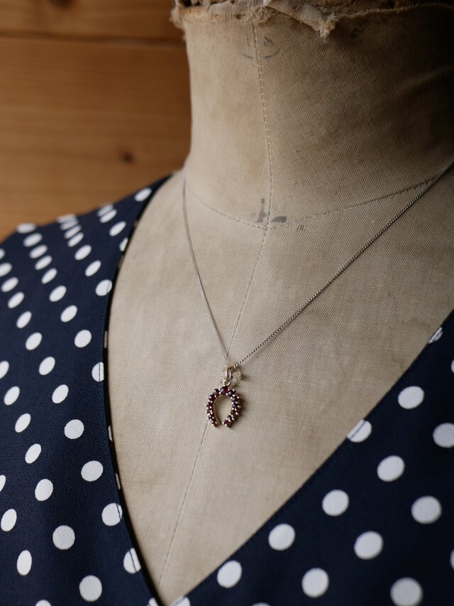 純銀 ホースシュー ガーネット ペンダントトップ ヨーロッパ