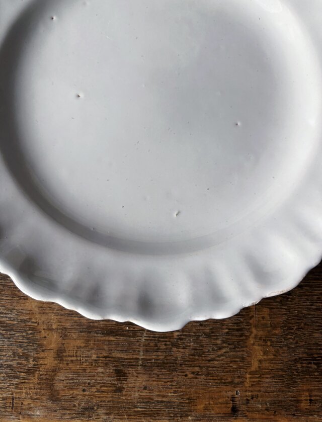 Moustiers ムスティエ X印 白釉 シェルリム 平皿 φ24.5cm フランス