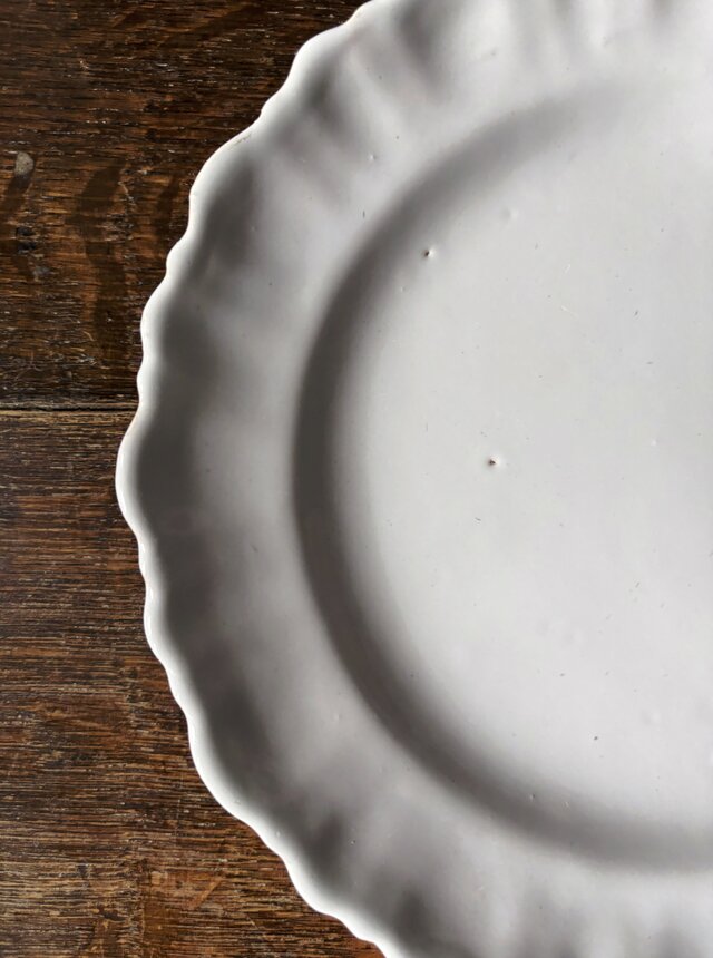 Moustiers ムスティエ X印 白釉 シェルリム 平皿 φ24.5cm フランス