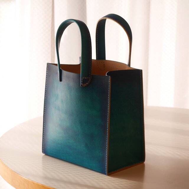 レザーランチトートバッグ ヌメ革 ブルー【海の色】 | iichi 日々の