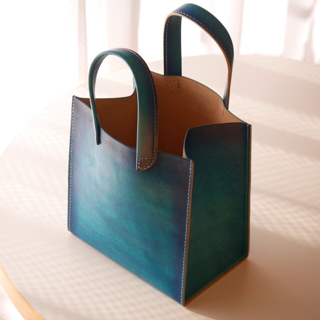 レザーランチトートバッグ ヌメ革 ブルー【海の色】 | iichi 日々の