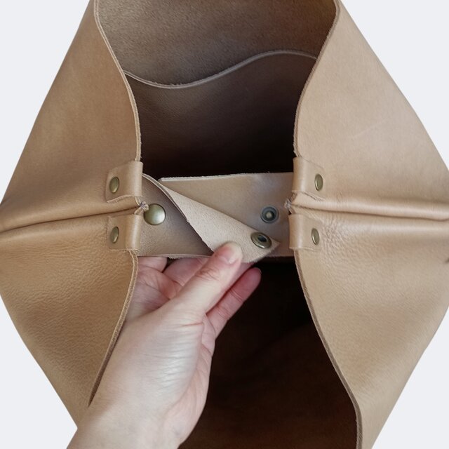 ≪オリジナルカラー≫2つのデザインを楽しめるA4対応2wayレザートート