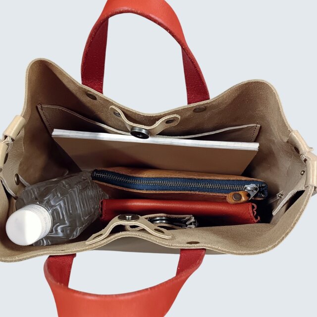 2つのデザインを楽しめる2wayレザートートバッグ(S) キャメル【OR3019S