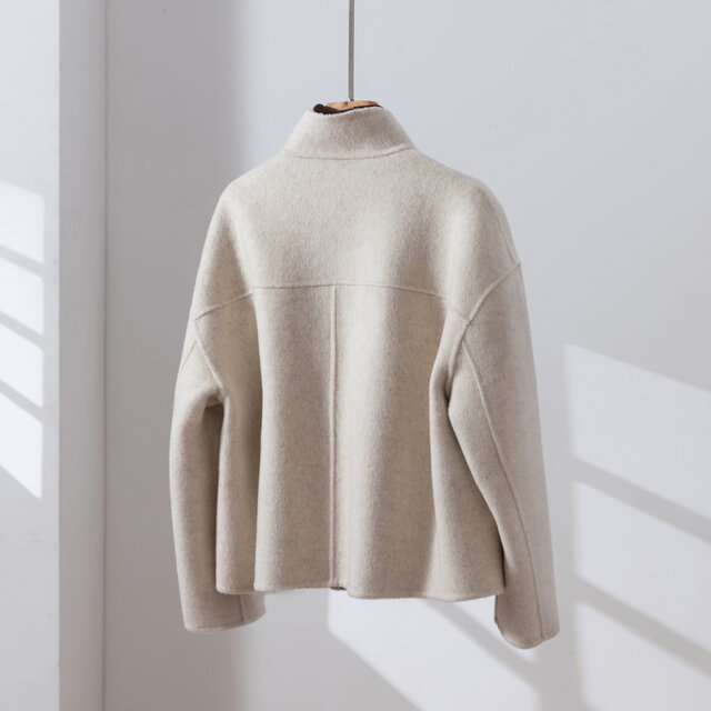 軽やかで品格あるショートコート ウール混ダブルフェイスショート