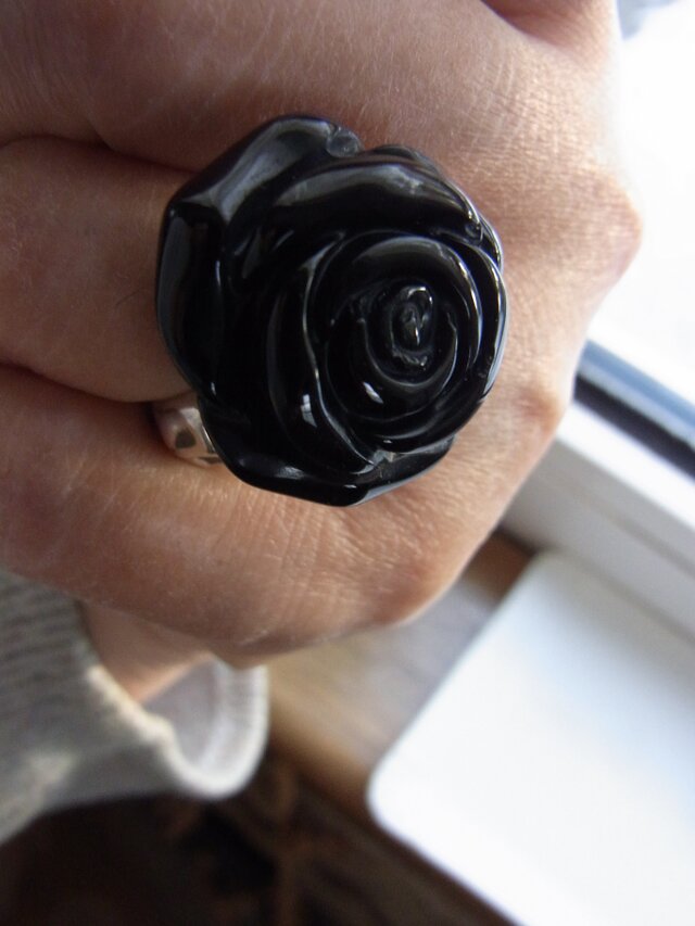 黒い薔薇 | iichi 日々の暮らしを心地よくするハンドメイドや