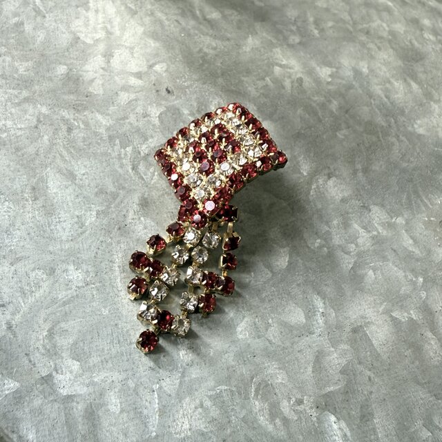 SC148-ヴィンテージブローチ U.S.A. 1950〜60's Gold Tone Red Clear