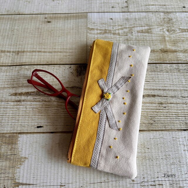 手刺繍】大人かわいい手刺繍ミモザリボンのペンケース 国産帆布 メガネ