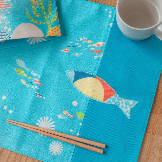 Akiakane バスマット 新品 40×70 フリル 刺繍 パッチワーク 2026年度新作】海のパッチワーク柄のランチョンマット(リバーシブル