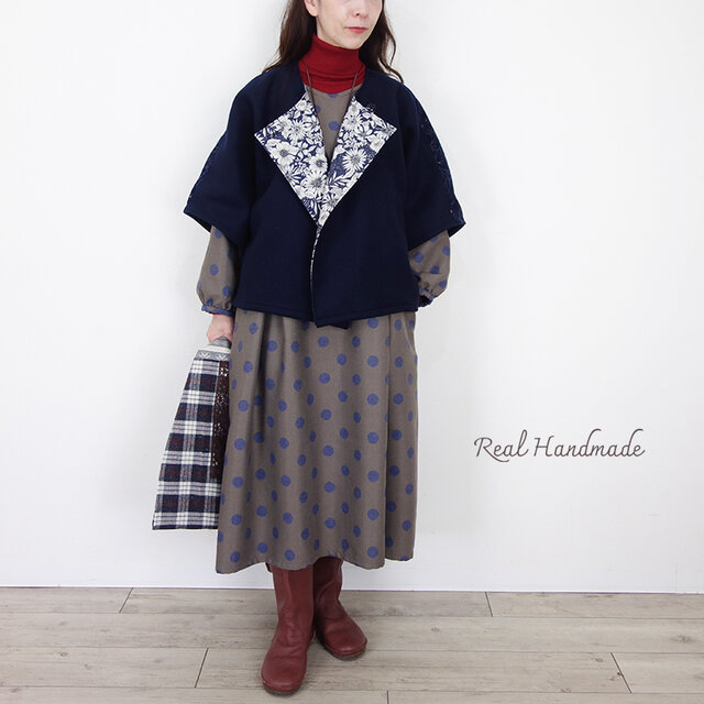 ふりふ　紺　ネイビー ポンチョ　ケープコート フラワープリント　Ｆ　ショール 予約販売] ネイビーウールとトーションレースの羽織りケープ