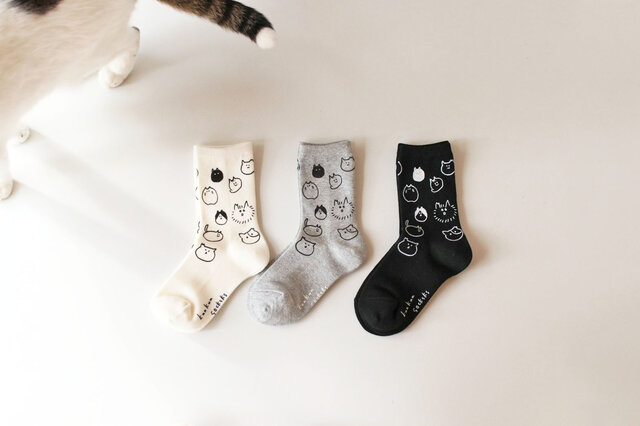 ねこ靴下（チャリティー作品） | iichi 日々の暮らしを心地よくする