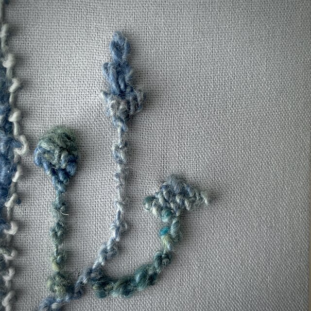 一点もの】『手紡ぎ糸のお花. h'』手刺繍ファブリックパネル | iichi