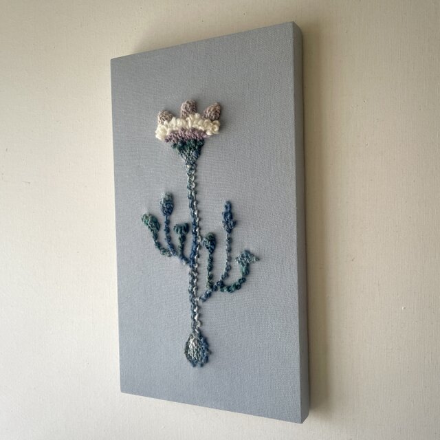 一点もの】『手紡ぎ糸のお花. h'』手刺繍ファブリックパネル | iichi