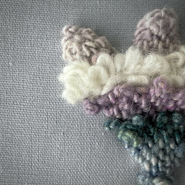 一点もの】『手紡ぎ糸のお花. h'』手刺繍ファブリックパネル | iichi