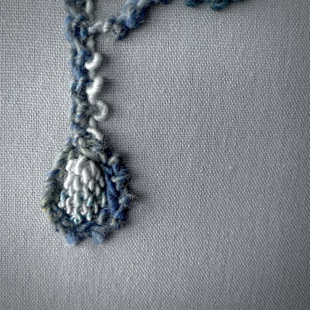 一点もの】『手紡ぎ糸のお花. h'』手刺繍ファブリックパネル | iichi