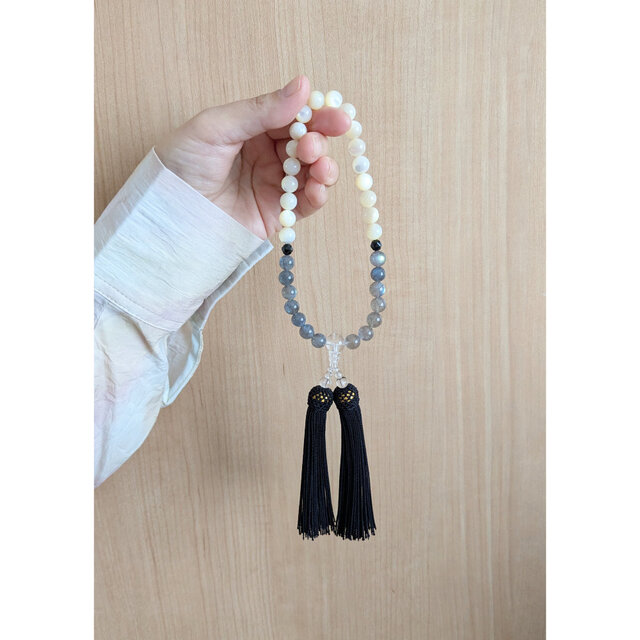 女性用/主玉8mm】白蝶貝とラブラドライト・バイカラーの数珠・略式念珠