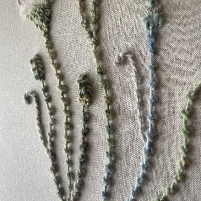 一点もの】『手紡ぎ糸のお花. j'』手刺繍ファブリックパネル | iichi