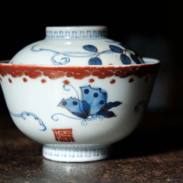 花とリーフと蝶々◇伊万里 染錦金彩蓋付碗 antiques/骨董 古民家