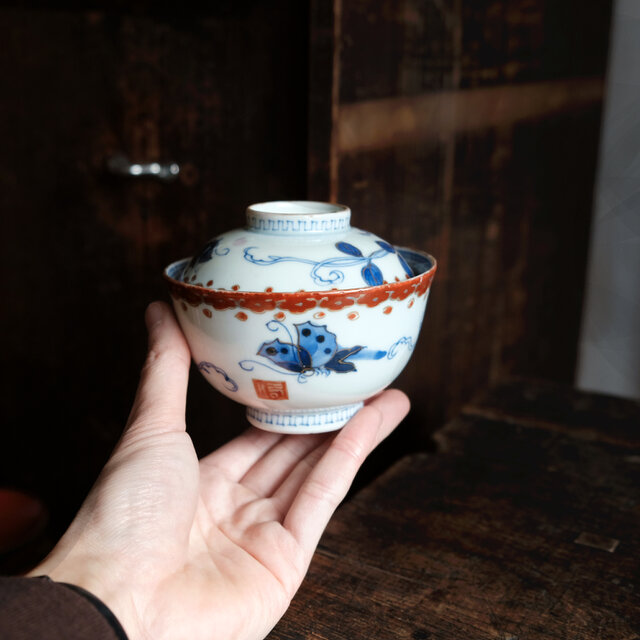 花とリーフと蝶々◇伊万里 染錦金彩蓋付碗 antiques/骨董 古民家