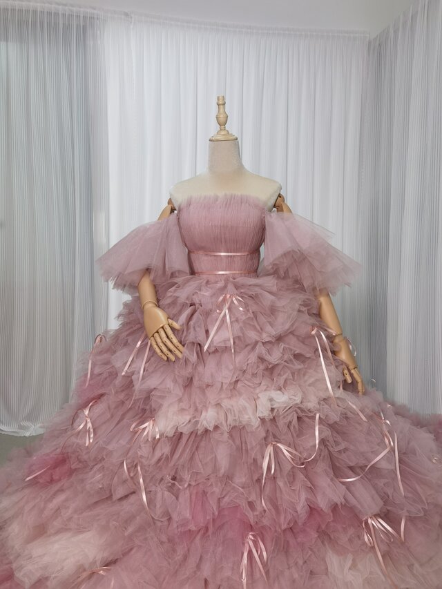 m*n様 豪華ピンク グラデーション カラードレス フリル 豪華！カラードレス ピンク グラデーション ふわふわ袖 ボリューム