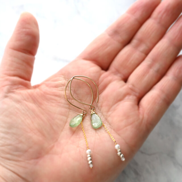 グリーンカイヤナイトのマーキスフックピアス・14kgf | iichi 日々の