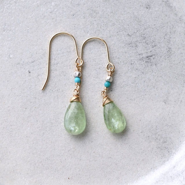 グリーンカイヤナイトとターコイズ×カレンシルバーのピアス・14kgf