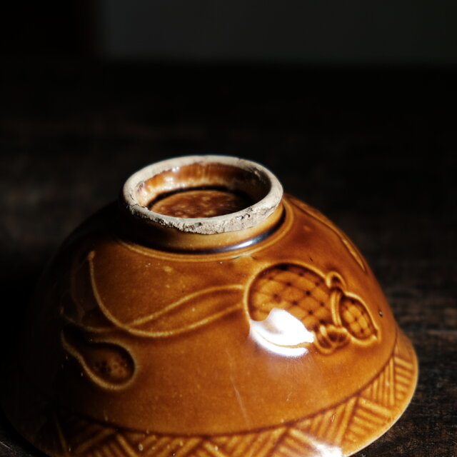 バイカラーで素敵◇寿と瓢箪 時代物 陽刻小碗 飯碗 骨董/antiques 古