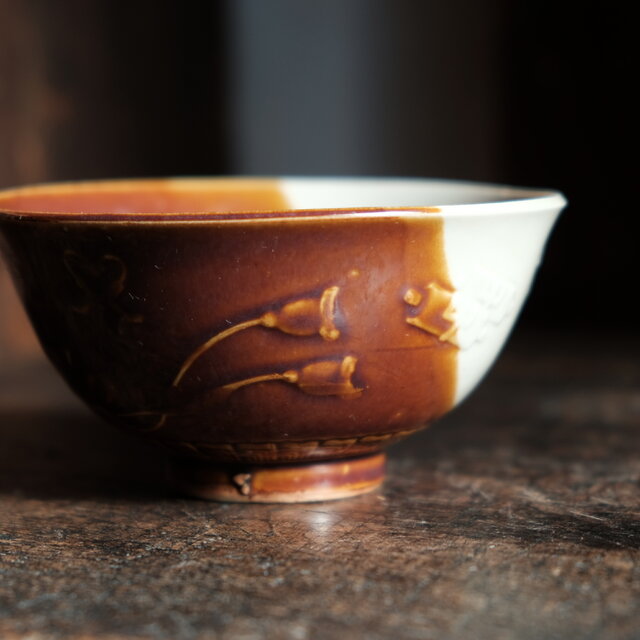 バイカラーで素敵◇太鼓と瓢箪 時代物 陽刻小碗 飯碗 骨董/antiques 古