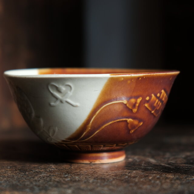 バイカラーで素敵◇太鼓と瓢箪 時代物 陽刻小碗 飯碗 骨董/antiques 古