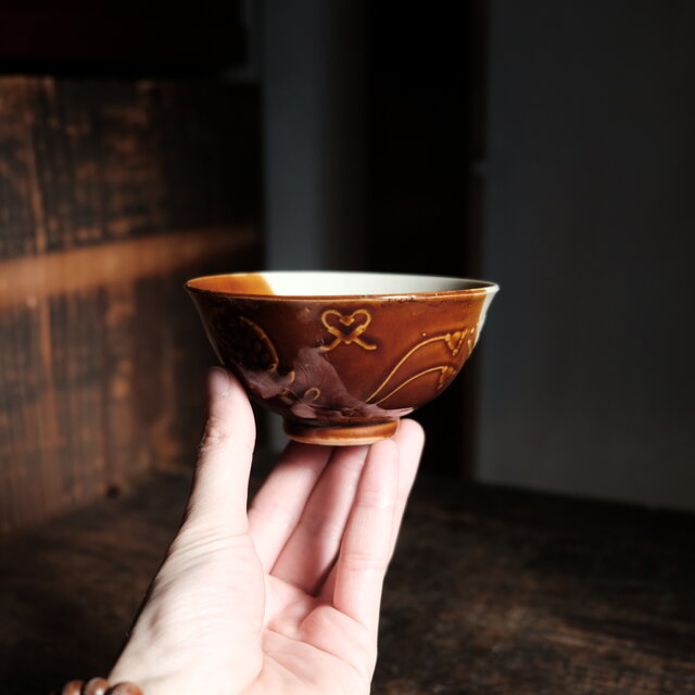 バイカラーで素敵◇太鼓と瓢箪 時代物 陽刻小碗 飯碗 骨董/antiques 古