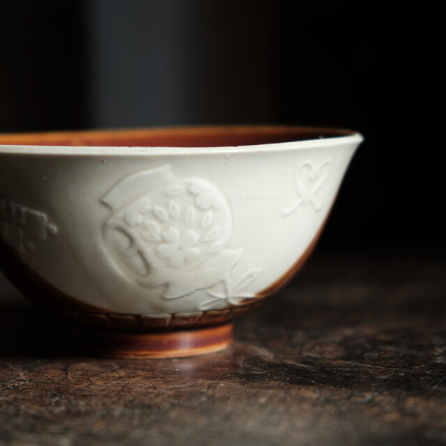 バイカラーで素敵◇太鼓と瓢箪 時代物 陽刻小碗 飯碗 骨董/antiques 古